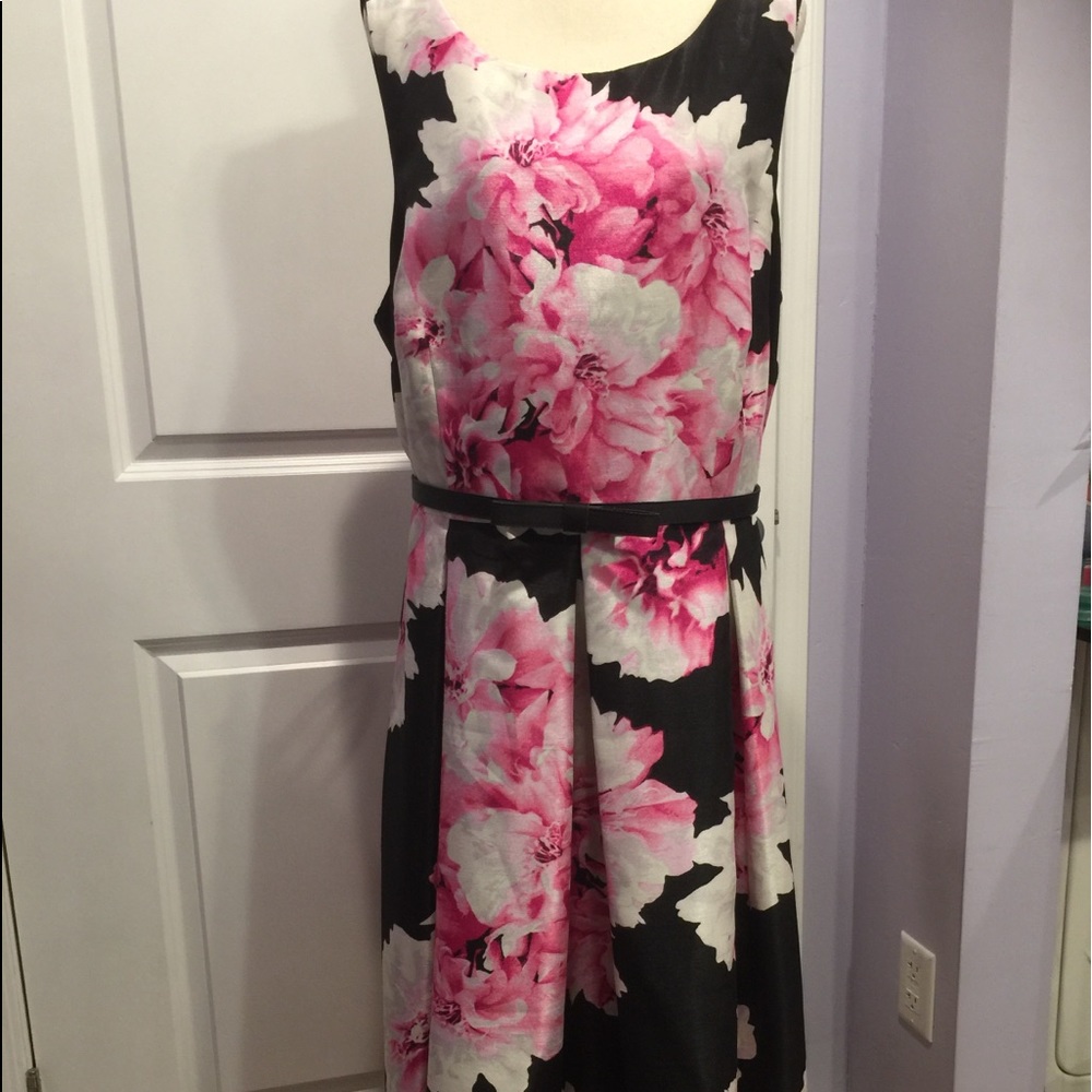 Elegant Floral Dress🌹